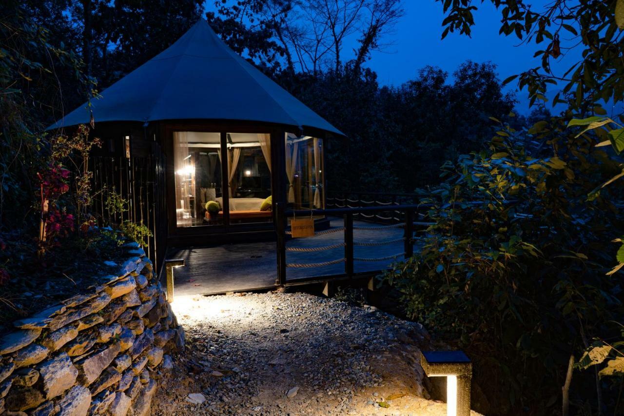The Pavilions Himalayas Lake View โพคารา ภายนอก รูปภาพ