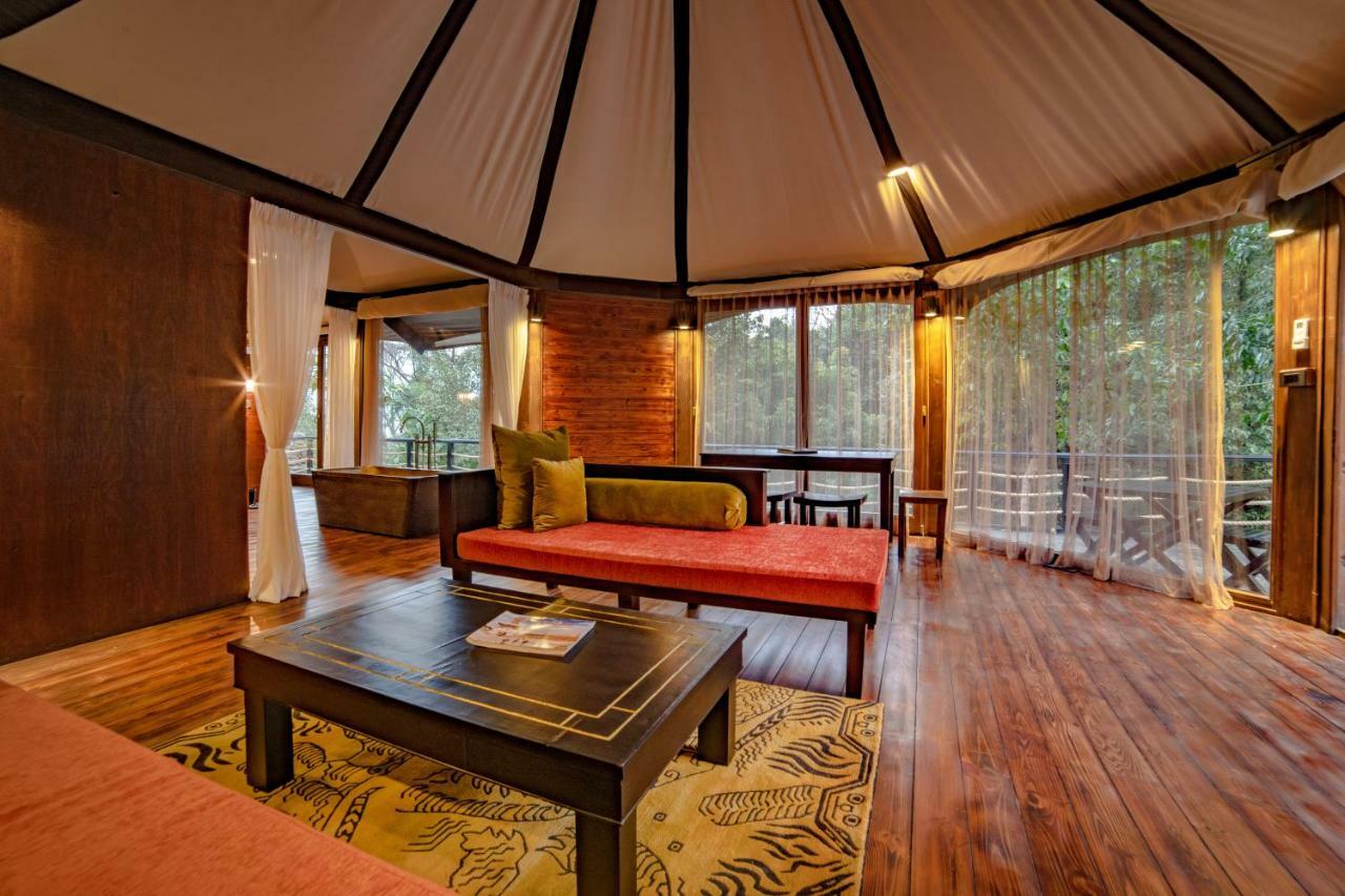 The Pavilions Himalayas Lake View โพคารา ภายนอก รูปภาพ