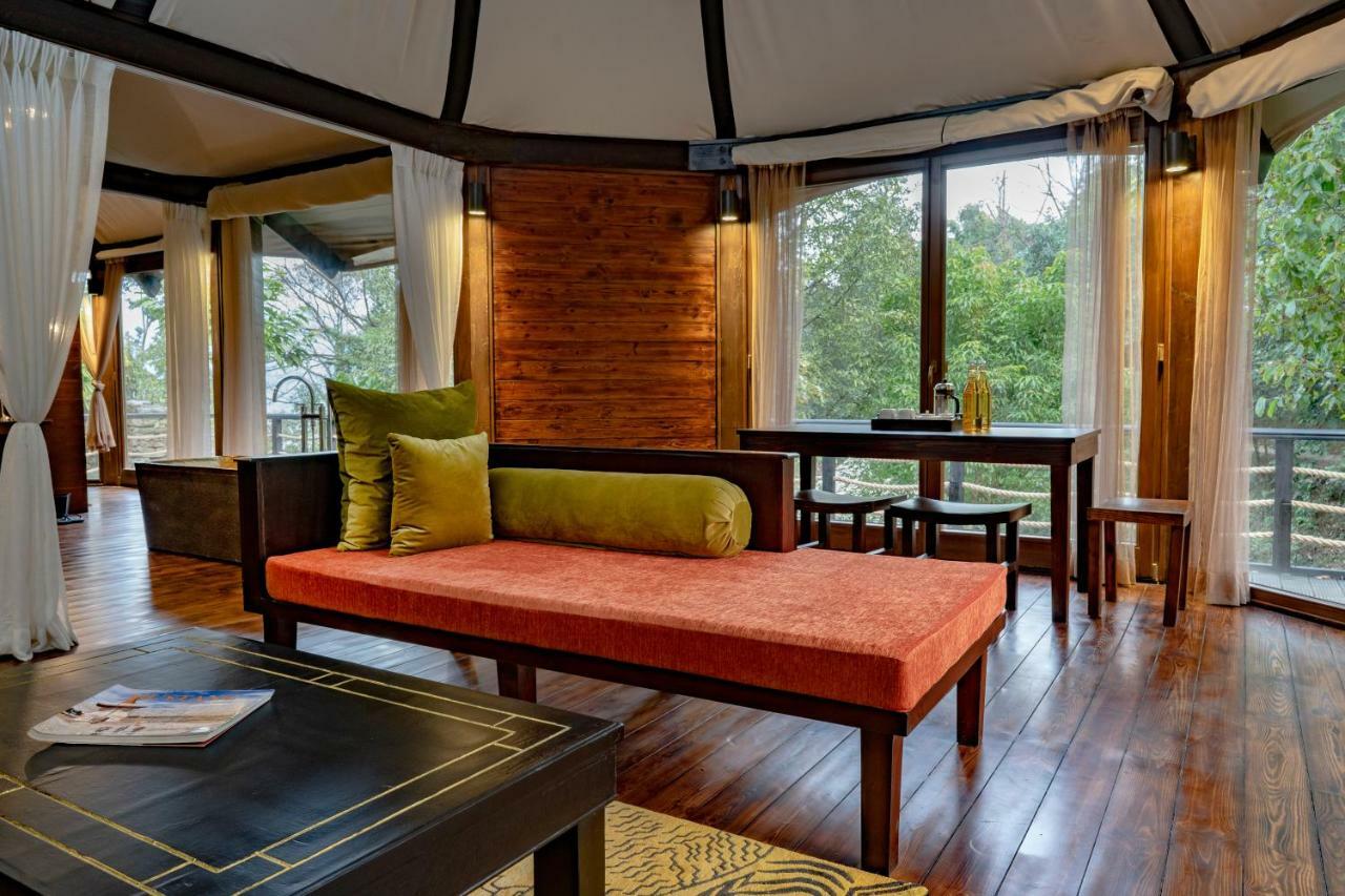 The Pavilions Himalayas Lake View โพคารา ภายนอก รูปภาพ