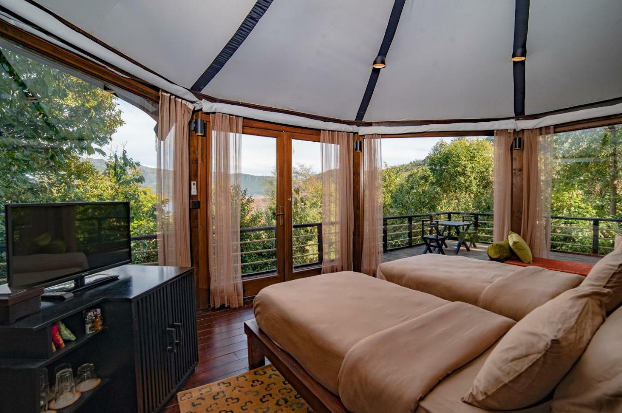 The Pavilions Himalayas Lake View โพคารา ภายนอก รูปภาพ